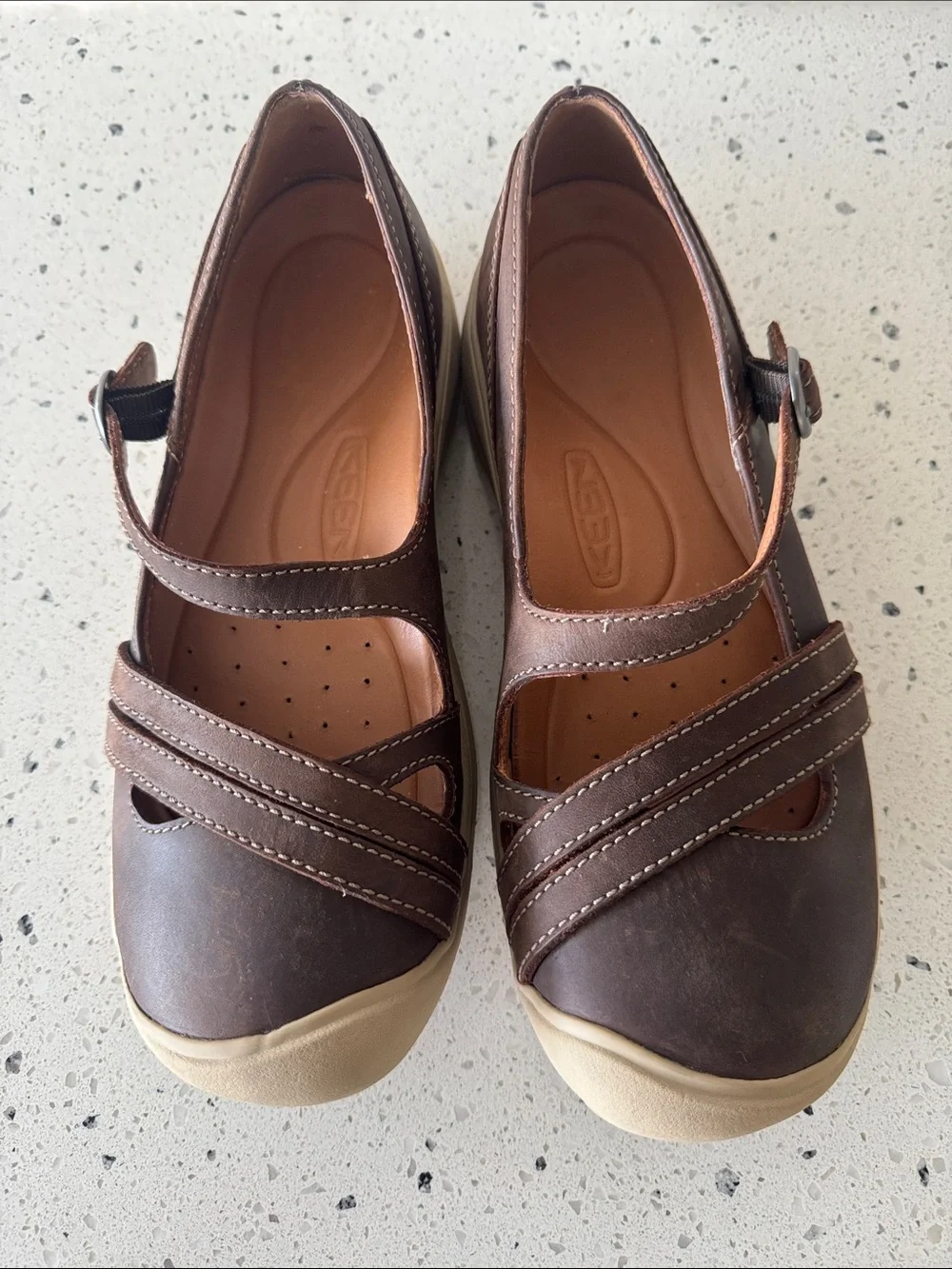KEEN Women's Presidio II Cross Strap Dark Earth Oiled Leather Casual Size 9 EUC
